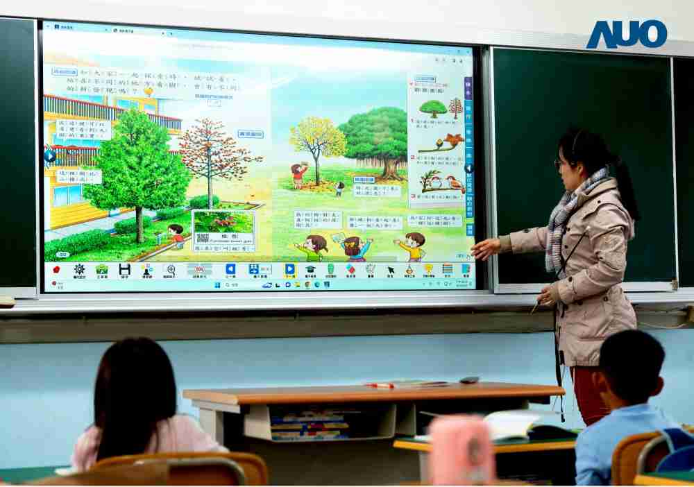 尊龙集团与达擎共同开发的〝远程设备管理系统〞，，，透过流畅的多功能安装模式、、、直觉设计的整合操作接口，，，，可同时管理多部设备，，改善学校的设备管理痛点