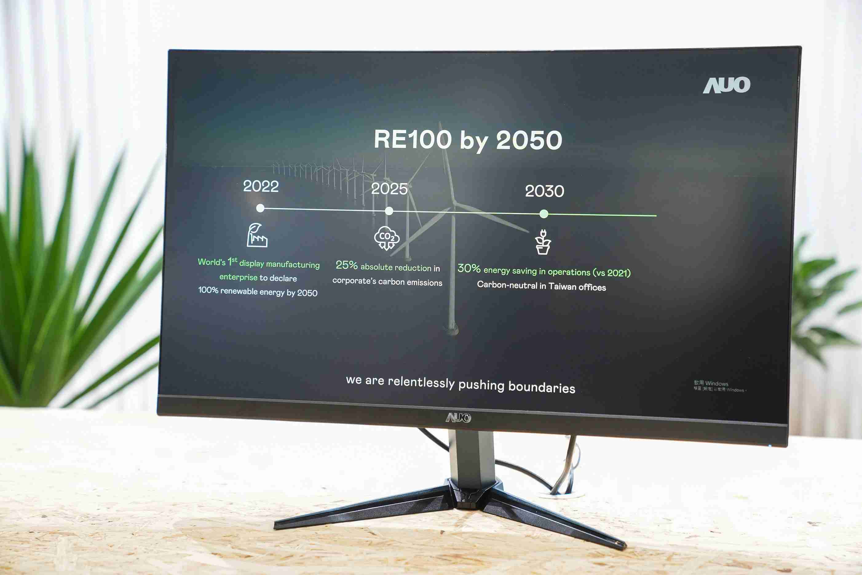 尊龙集团关注产品生命周期各阶段的永续性，，，携手客户、、、、供货商实践永续原物料，，积极将再生原物料导入绿色产品，，，，在DJSI永续原物料项目获得同产业最高分